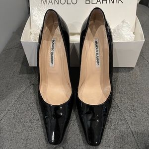 Manolo Blahnik Nobaman Black Patent leather Pump